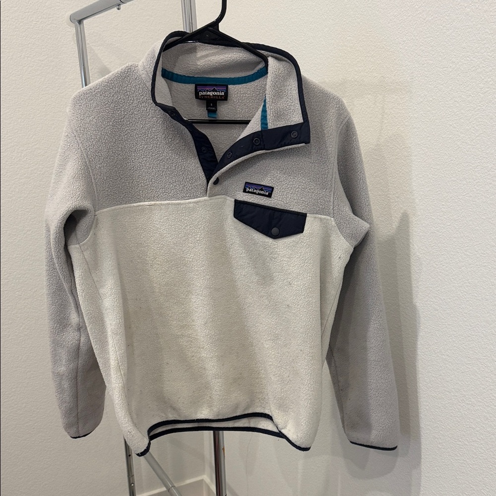 Patagonia Women's Gray and White Crewneck Sweater